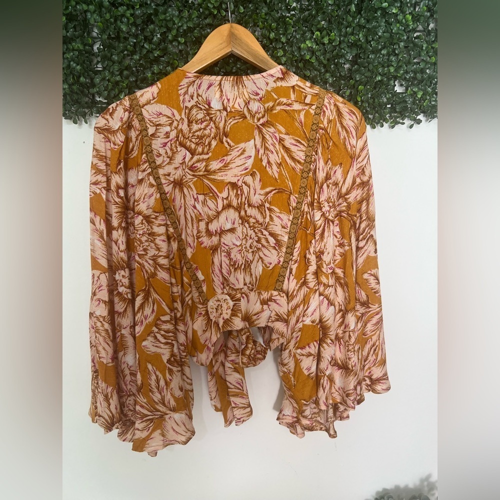 NWT Band of the Free LIBBY GOLD FLORAL BELL SLEEVE CROP TOP - Picture 6 of 11